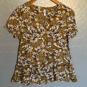 Xhilaration Floral blouse